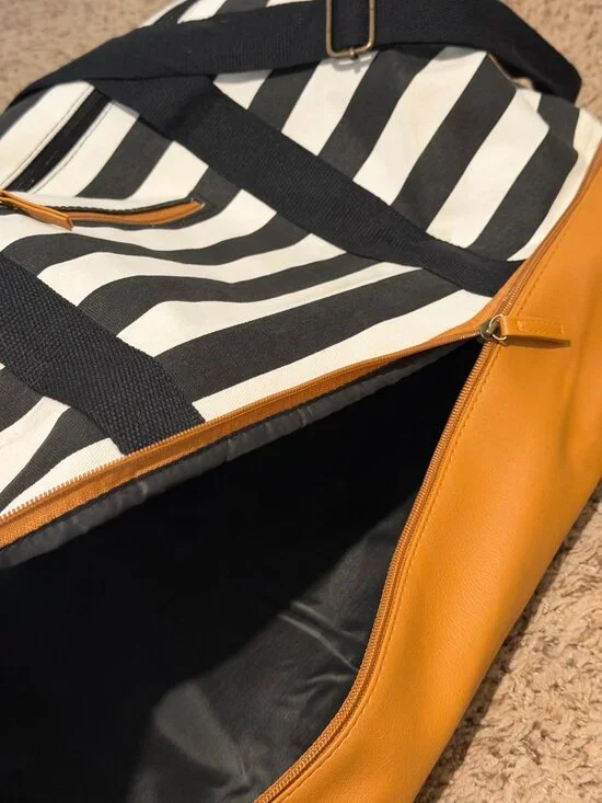 DSW Striped Travel Bag | Large Weekender Tote with Bottom Shoe Pocket - Picture 6 of 9